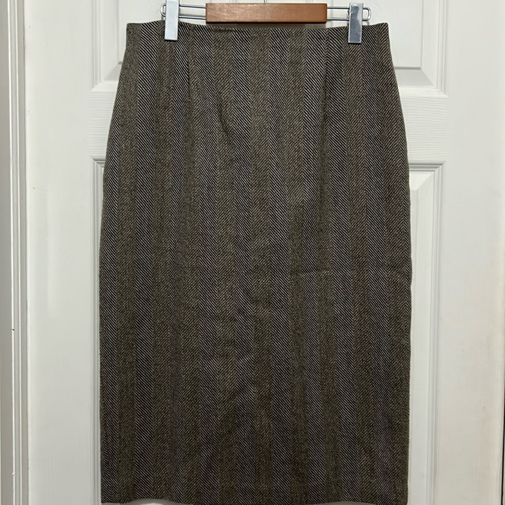 ✨3/$12✨ SIMON CHANG wool skirt. Size 10